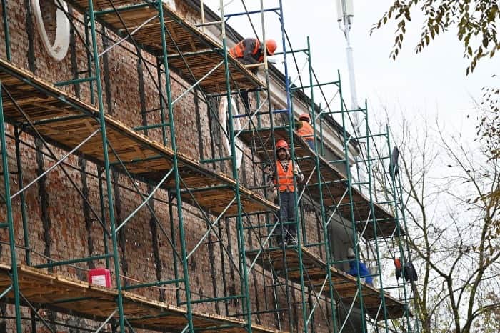 В Серпухове ремонтируют ДК «Исток» и школу искусств