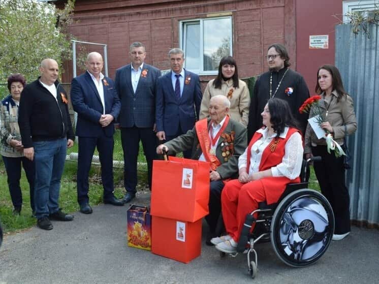 Поздравление ветерана: представители власти и общественности навестили участника Великой Отечественной войны