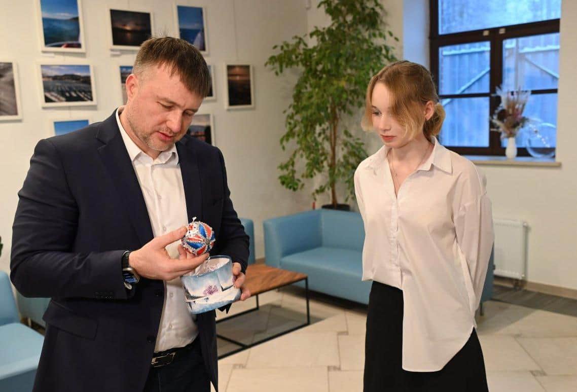 Глава Серпухова обменялся подарками с детьми участников СВО