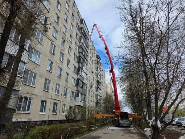 На проезде Мишина и Советской начали ремонтировать кровлю и балконы