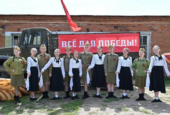Фронтовая агитбригада дла концерт на Ивановой горе в Серпухове