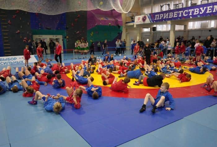 Сотню самбистов собрал в Серпухове турнир памяти Егорова