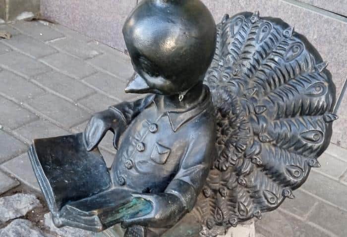 Туристы в Серпухове продолжают искать павлинов