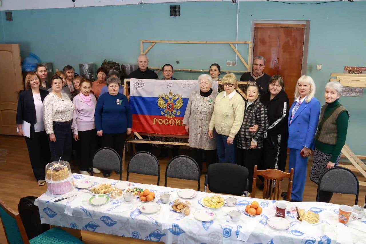 Волонтёры Протвино поздравили защитников Отечества с  23 февраля