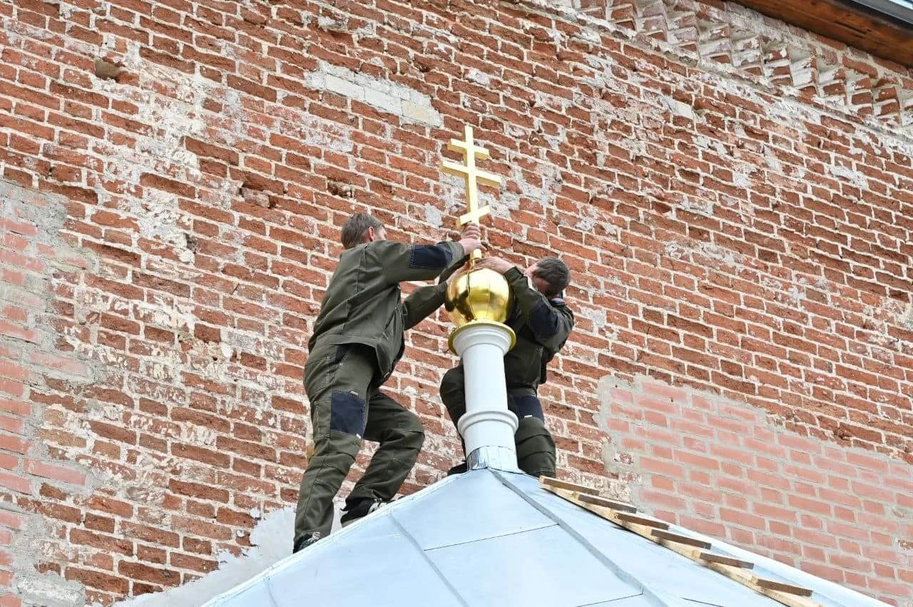 В Серпухове, в Казанском храме, освятили крест