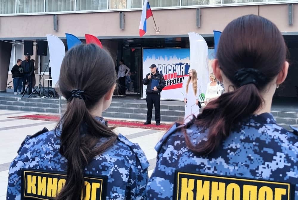 Полицейские Серпухова научили молодежь распознавать телефонных экстремистов