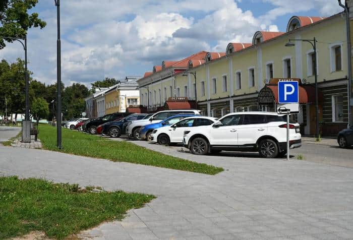 С 14 августа все парковочные места на площади Ленина станут платными