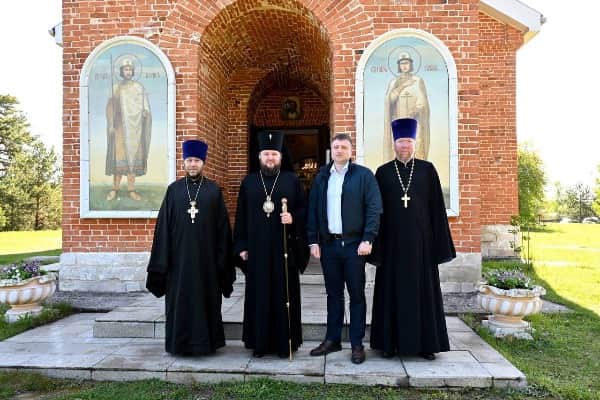 Врип главы Серпухова поздравил архиепископа Аксия с 45-летием