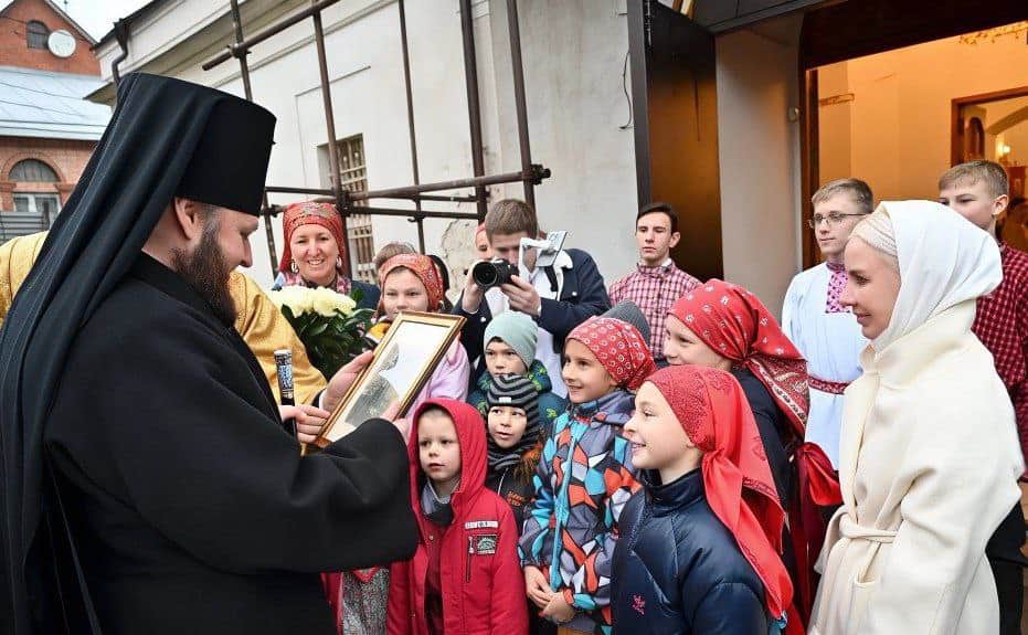 Храм Святителя Николая в Бутках  принял  первое архиерейское богослужение