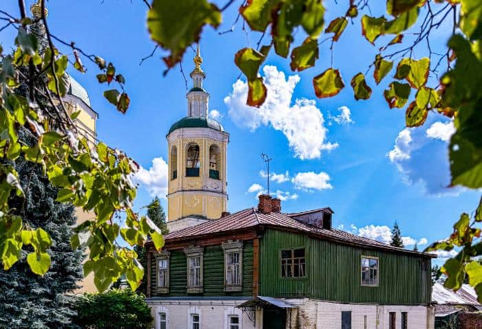 Серпухов глазами туриста: изразцы и павлиний квест