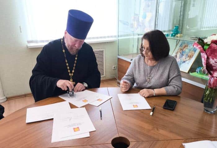 Священники и учителя Серпухова подписали годовой план совместной работы