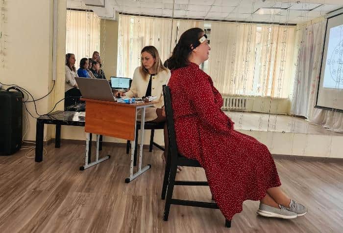 В Пущино научили управлять машинкой силой мысли