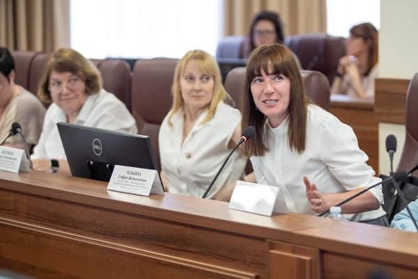 Учителя Серпухова попросили прибавку к зарплате и защиту от конфликтов