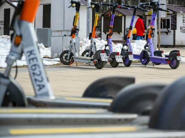 Самокаты вышли на улицы Серпухова раньше обычного