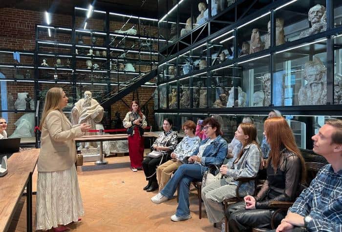 Анастасия Акст: каждому нужен хотя бы один час без телефона