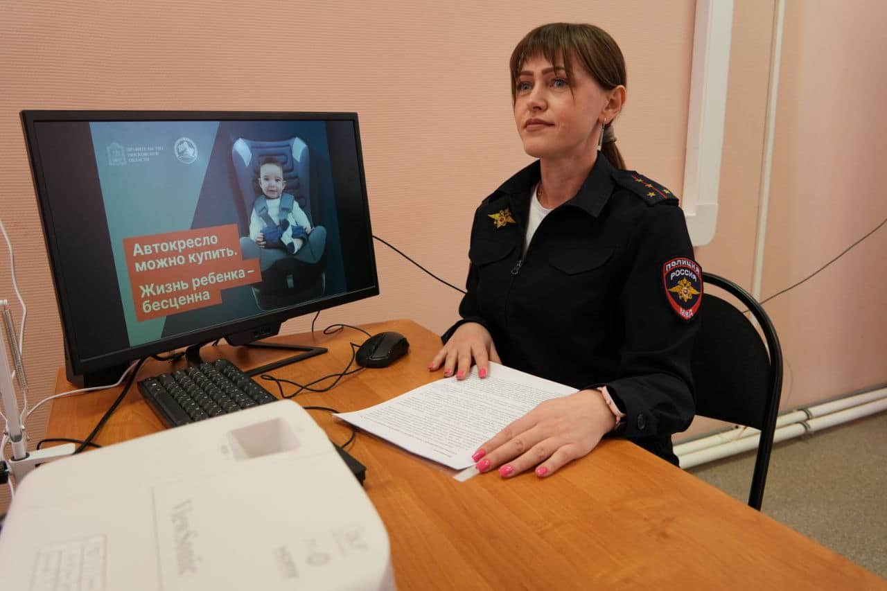 Автоинспекторы Серпухова рассказали будущим мамам как безопасно перевозить детей