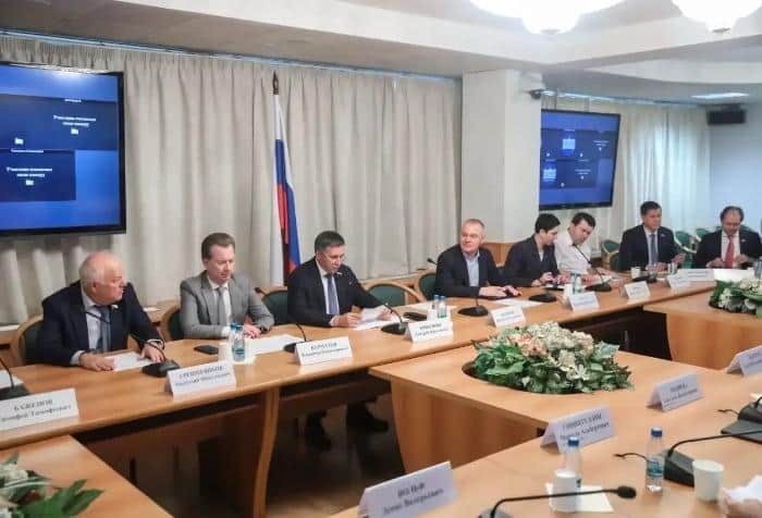 Коган: промышленные отходы должны стать сырьём для дорог, а не мусором