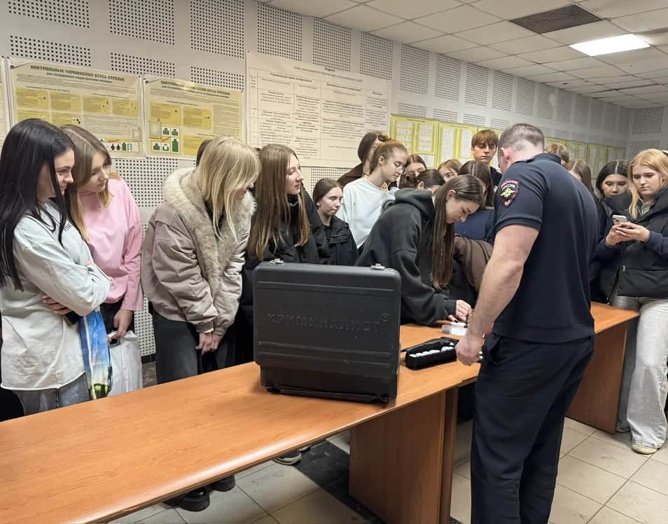 В УМВД России «Серпуховское» прошёл День открытых дверей для старшеклассников и выпускников