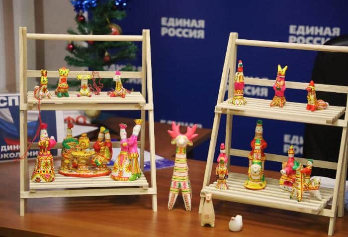 В Серпухове дети из семей участников СВО сделали символ года в «МастЕРских Деда Мороза»
