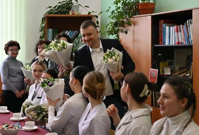 Студентки-медики из Серпухова получили награды от депутата Госдумы и главы