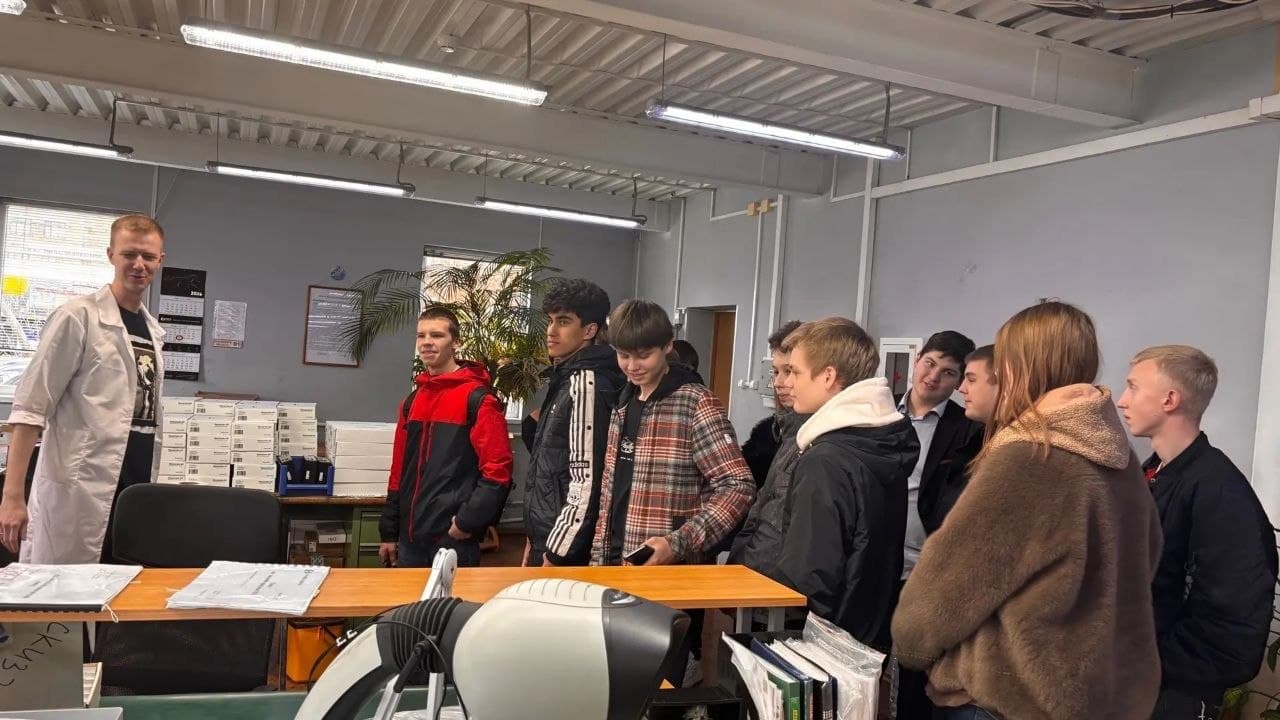Школьники Серпухова побывали на заводе «СКИЗЭЛ»