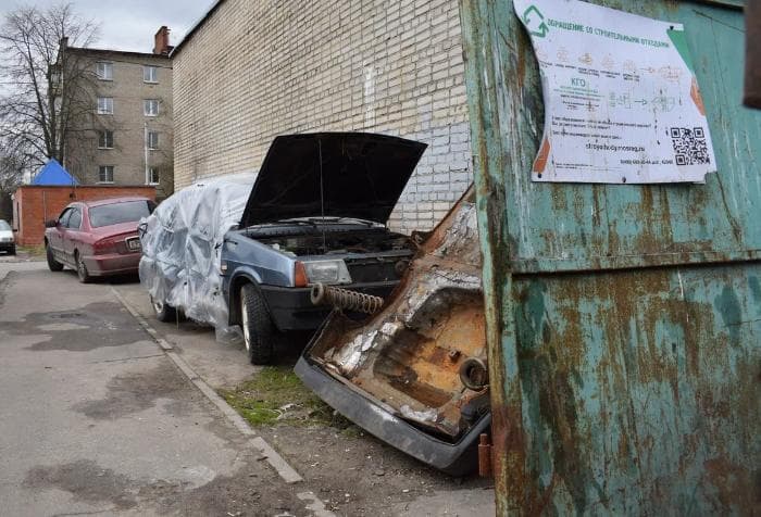 На Весенней в Серпухове нашли мусор, граффити и гаражи-ракушки