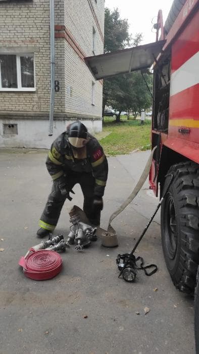 Пожарные отработали тушение подвала в жилом доме в Липицах