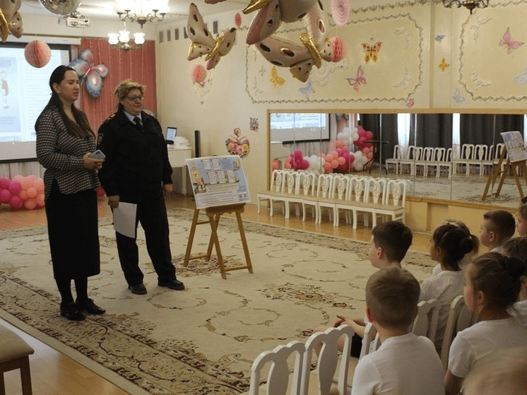 Серпуховские полицейские провели акцию «Твоя пятерка безопасности» для школьников