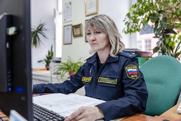 Долг по алиментам в 600 тысяч: в Серпухове приставы арестовали машину должника