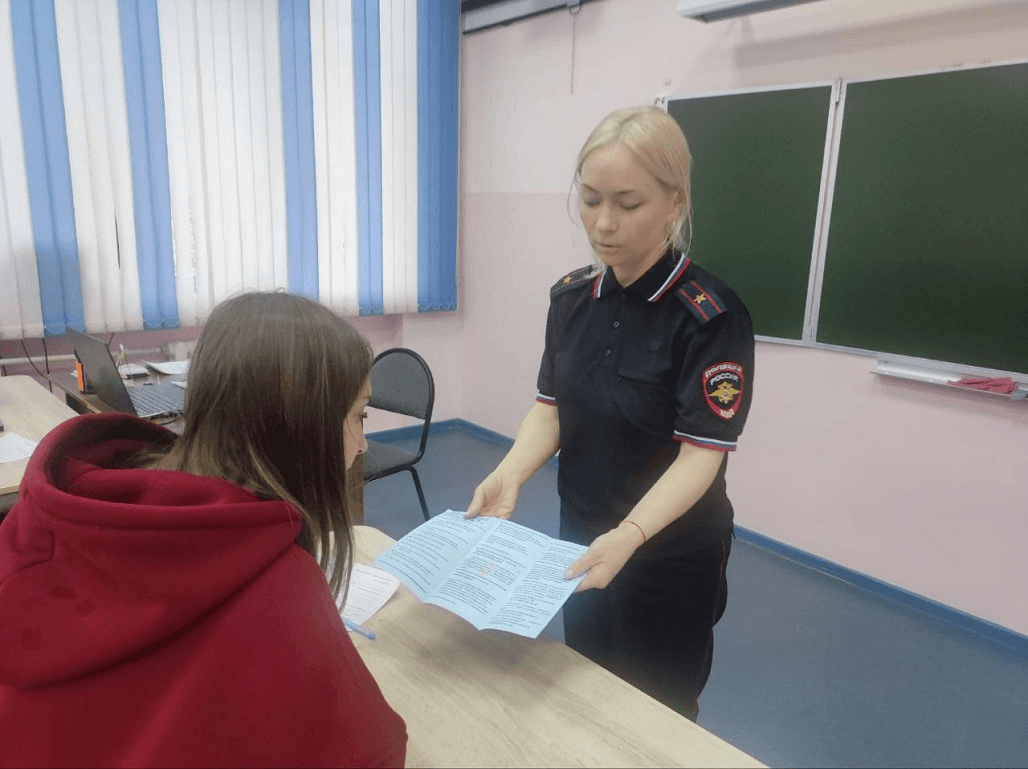 Серпуховские полицейские  провели профориентационную акцию «Будь в форме»