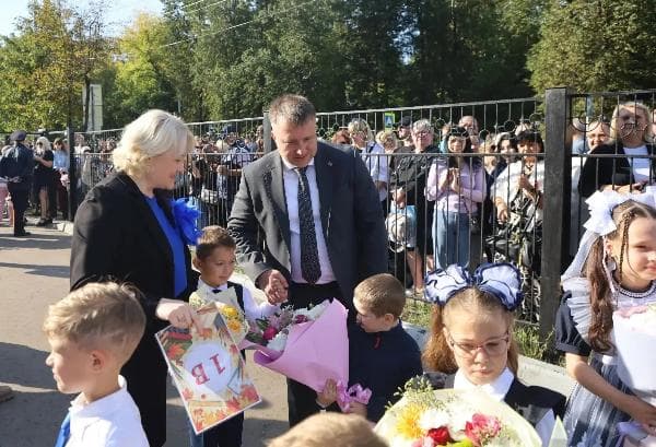 Глава Серпухова проводил в школу сыновей участников СВО