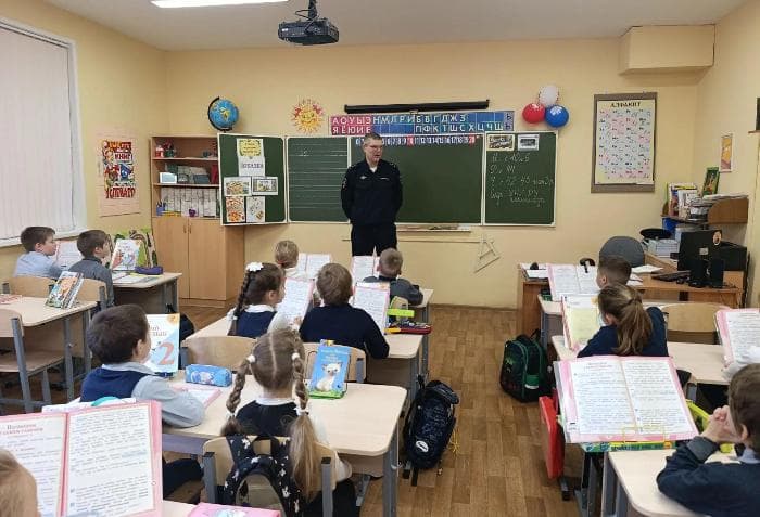 В школах и детсадах Серпухова проводят уроки дорожной безопасности