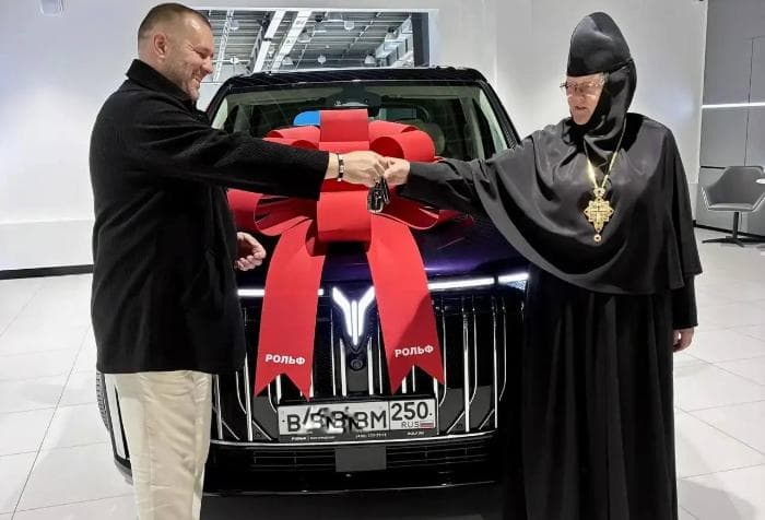 Меценат Умар Кремлев подарил монастырю в Серпухове автомобиль-мечту
