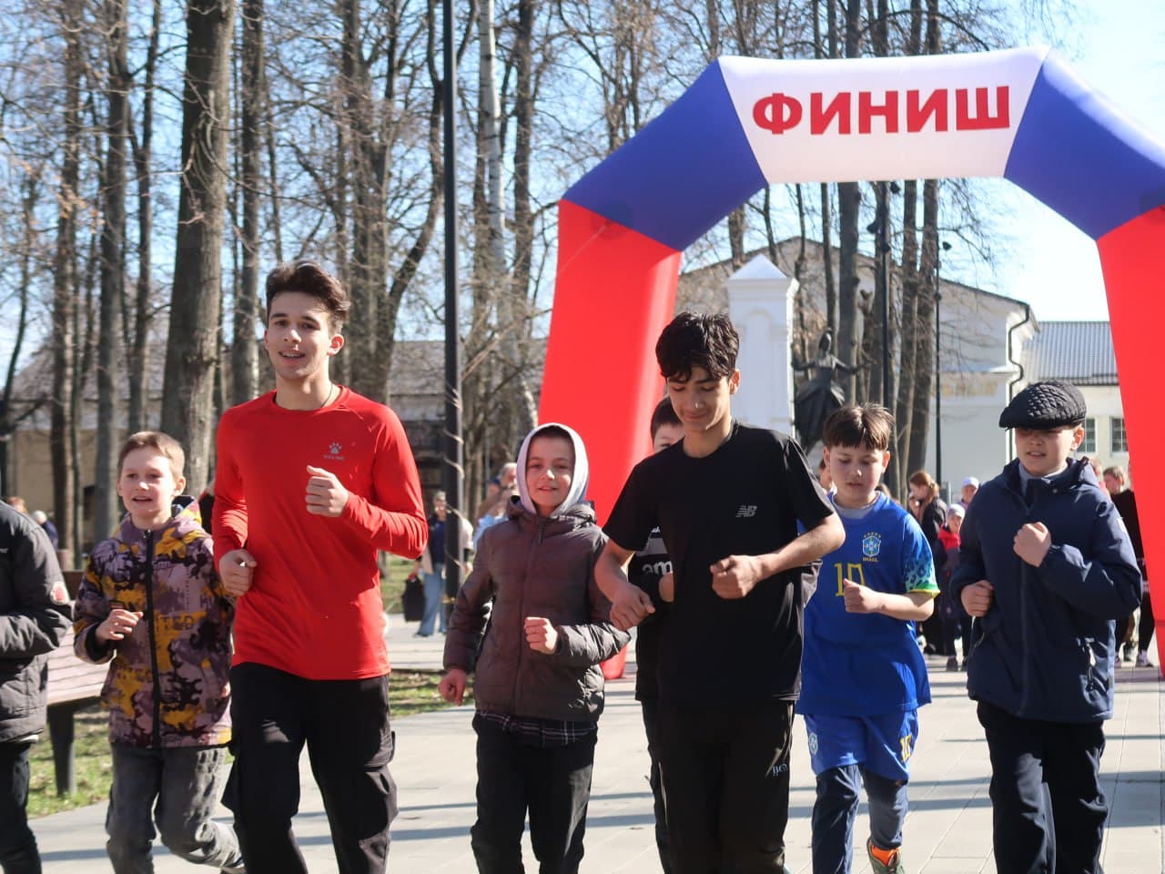 Серпухов отметил День здоровья пробегом в парке