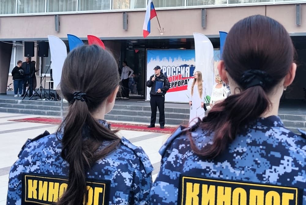 Полицейские Серпухова научили молодежь распознавать телефонных экстремистов