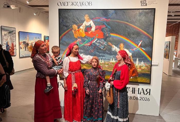 С русской душой: в Серпухове открылась первая персональная выставка Олега Жидкова