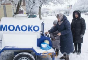 Серпуховичей предупредили об опасности молока из бочек