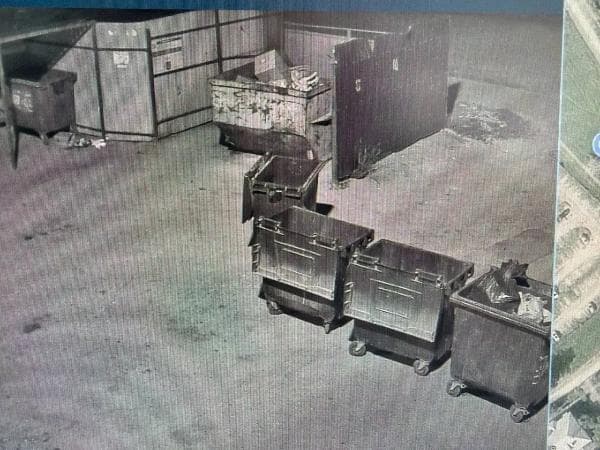 В Серпухове подростки превратили мусорные баки в ночные баррикады