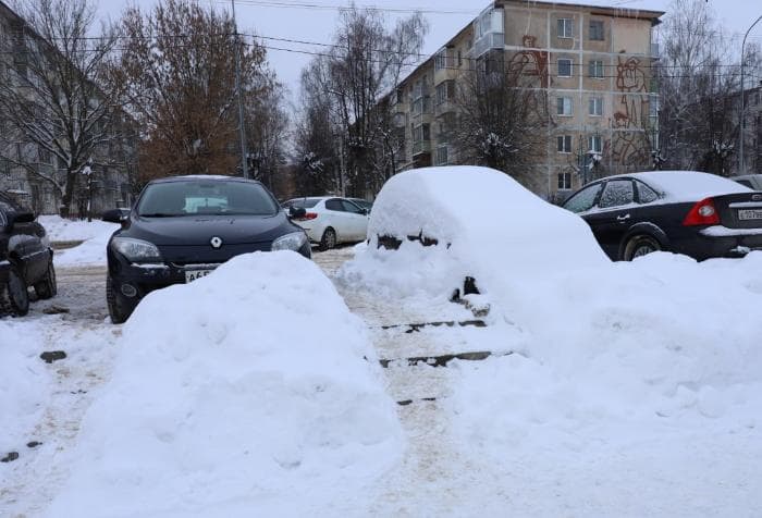 Детские площадки и парковки: в Серпухове провели рейд по уборке снега