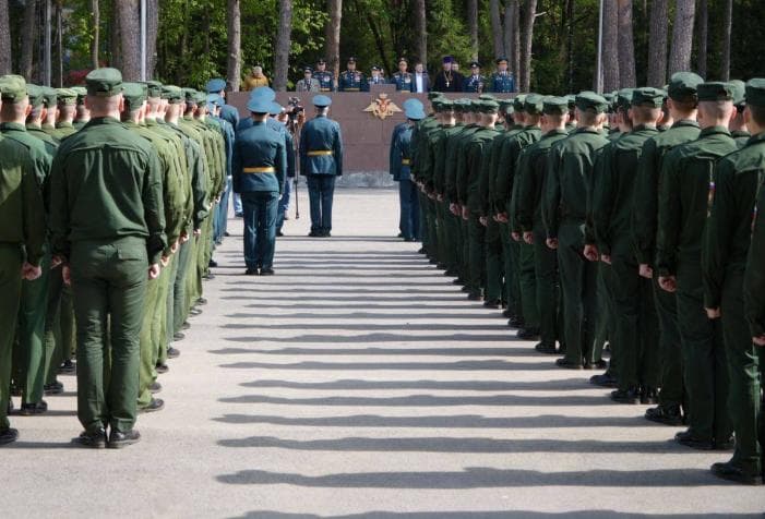 От десантника до военврача: серпуховский военкомат принимает заявления в 48 военных вузов