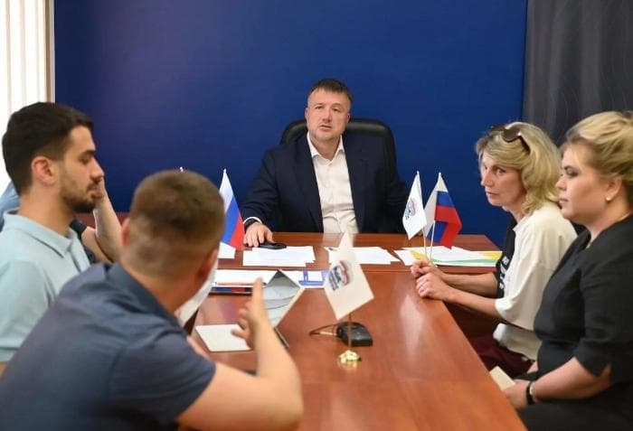 Глава Серпухова пообещал Енино дорогу и свет, а фермерам — землю