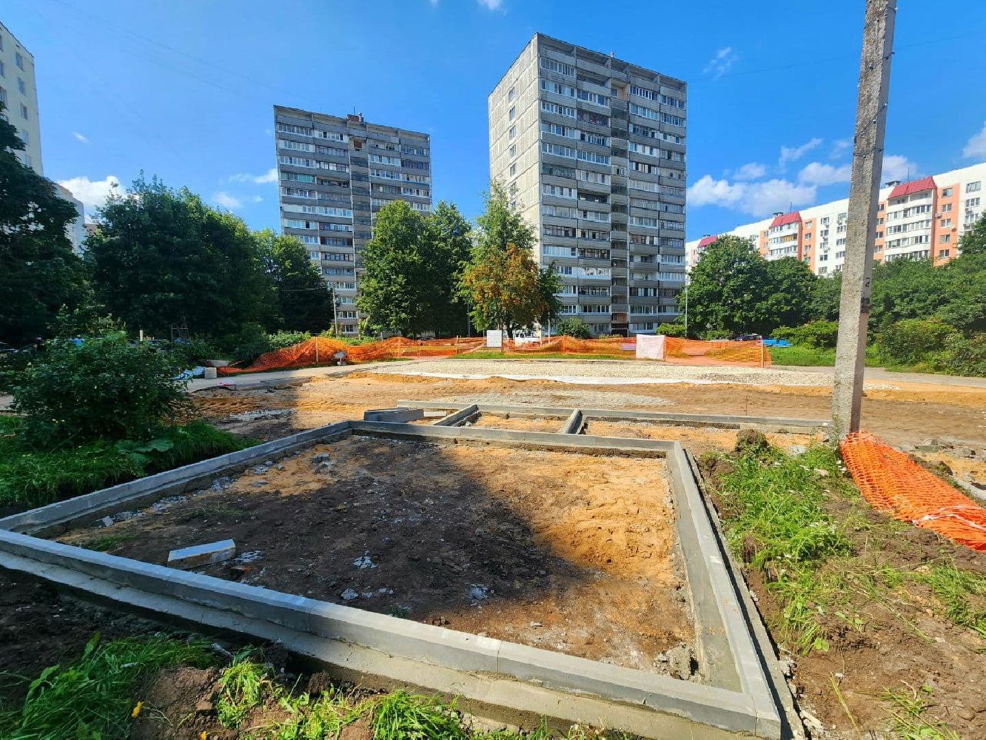 В Пущино строят новую детскую площадку