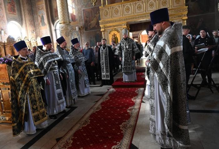Архиерейским богослужением началась в Серпухове Страстная седьмица