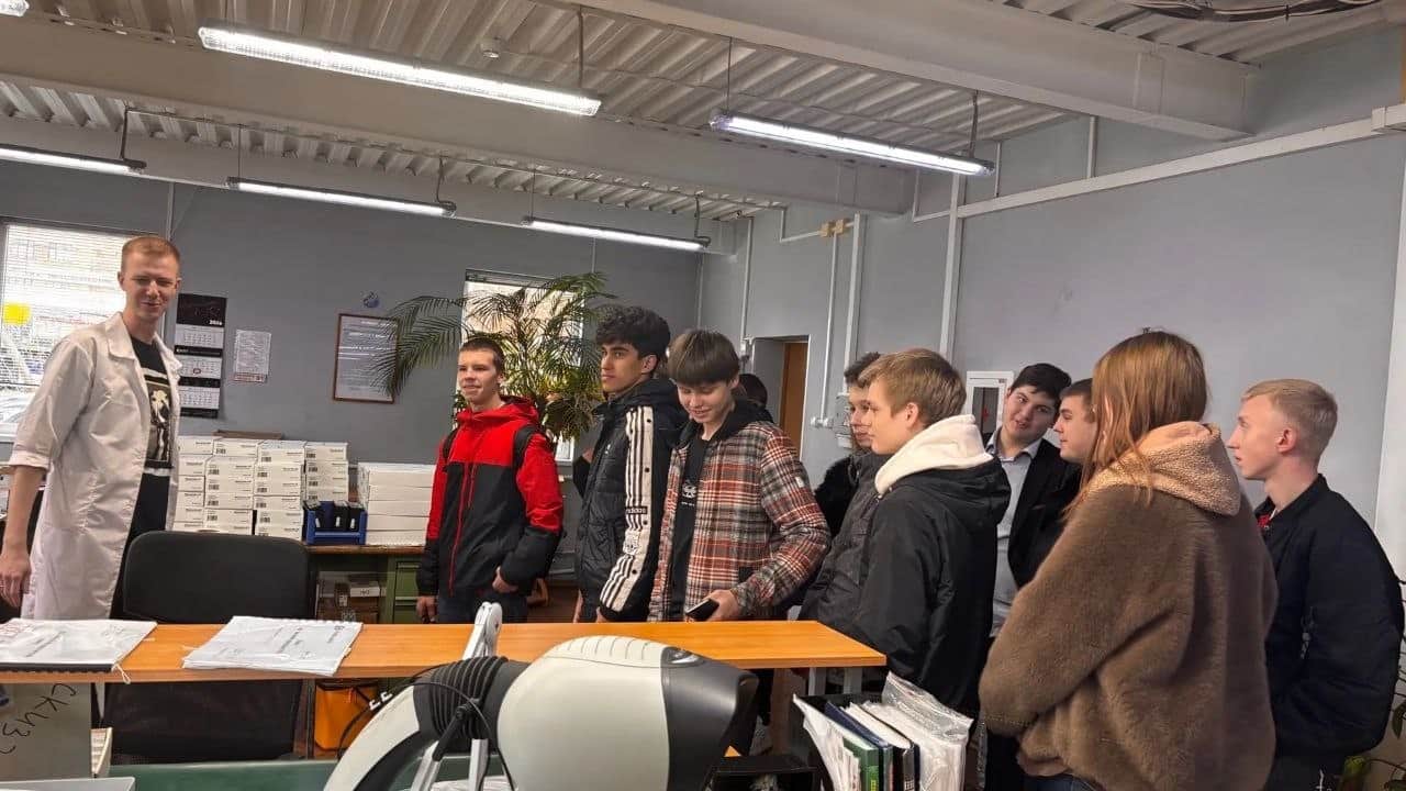 Школьники Серпухова побывали на заводе «СКИЗЭЛ»