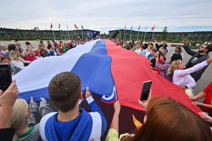 Серпуховские студенты приняли участие в акции «Под одним флагом»