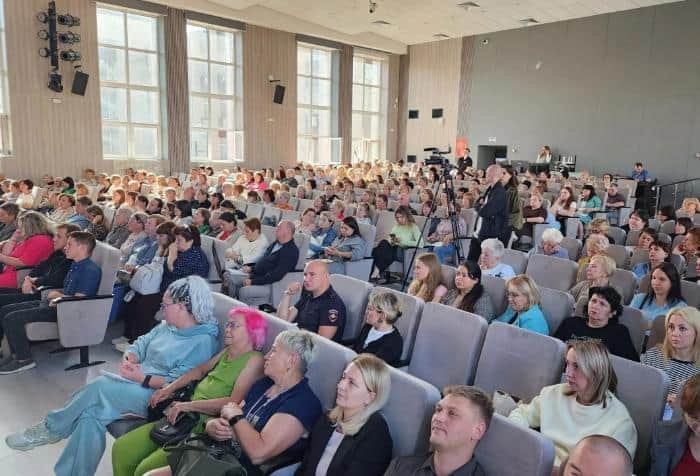 В Серпухове сотни членов избиркомов собрались на инструктаж «ИнформУик»