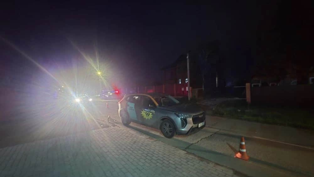 В Серпухове автомобиль сбил подростка на самокате