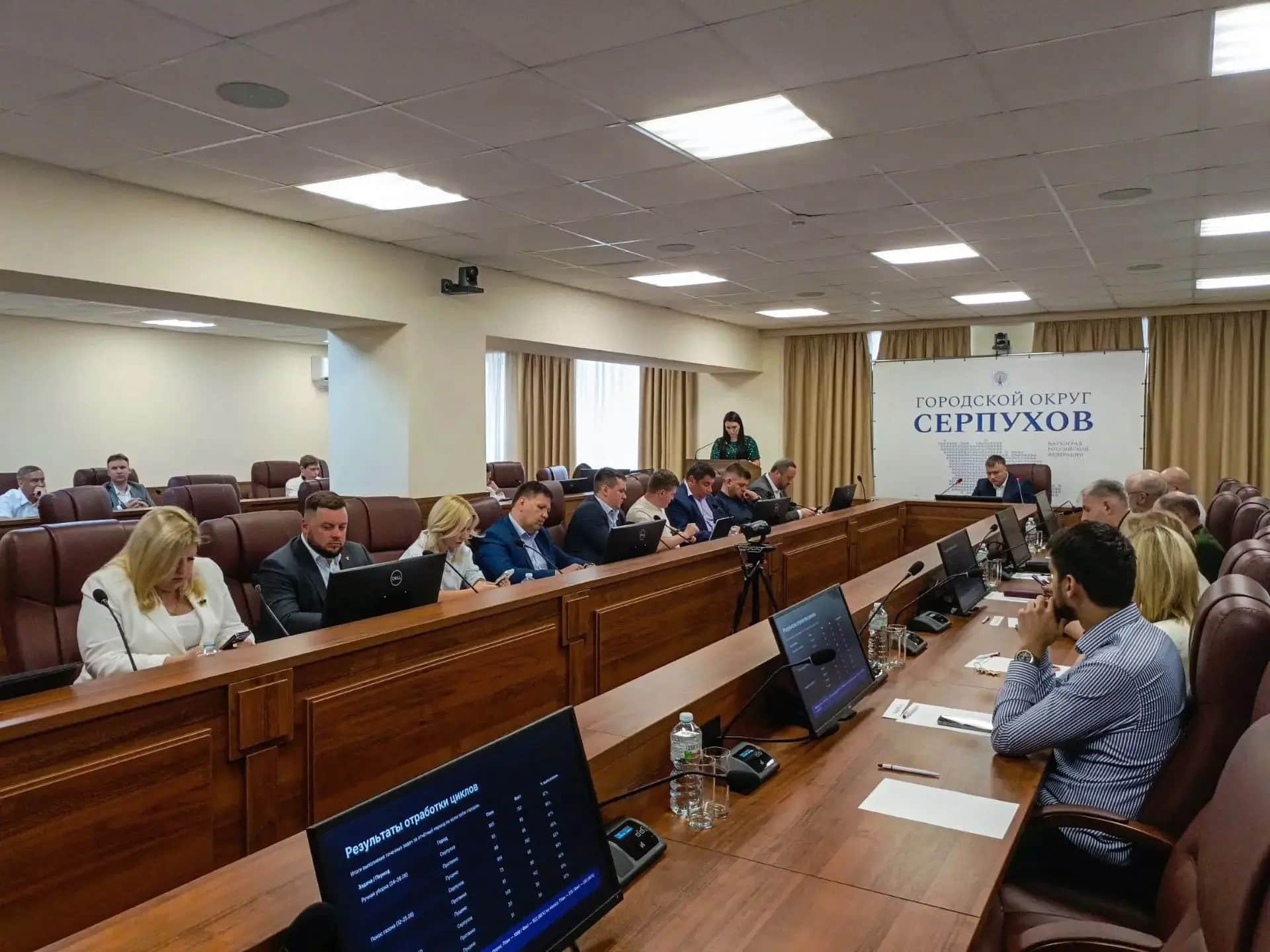 Глава Серпухов Алексей Шимко провел еженедельное совещание, на котором обсудили вопросы благоустройства и ЖКХ