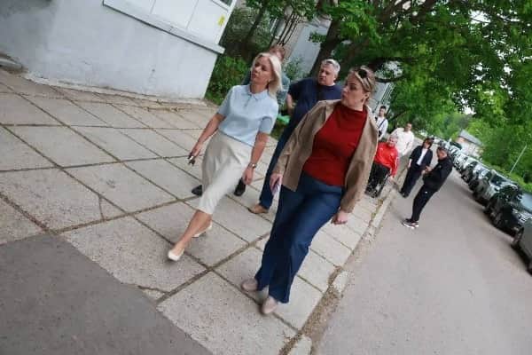 В Протвино на Ленина, 31 распилили упавшие деревья, вентиляцию прочистят позже