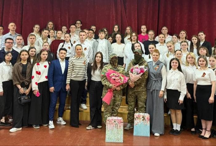 Участницы СВО провели урок мужества в Губернском колледже Серпухова